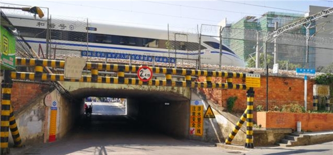 铁路桥梁限高防护架碰撞监测系统