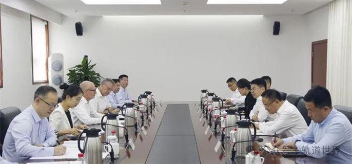 国家铁路局局长费东斌会见克诺尔集团全球轨道车辆系统总裁朗格